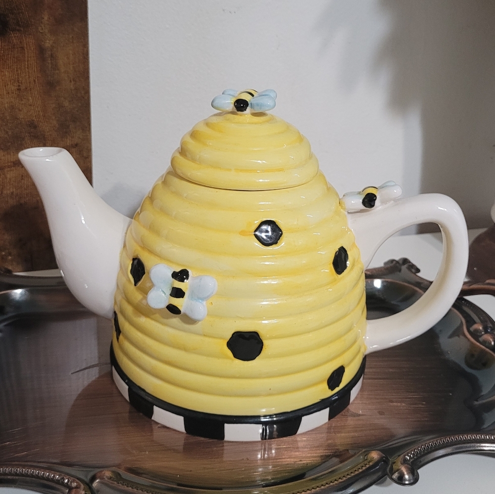 Vintage 1990's Yellow Beehive Teapot with Bees
